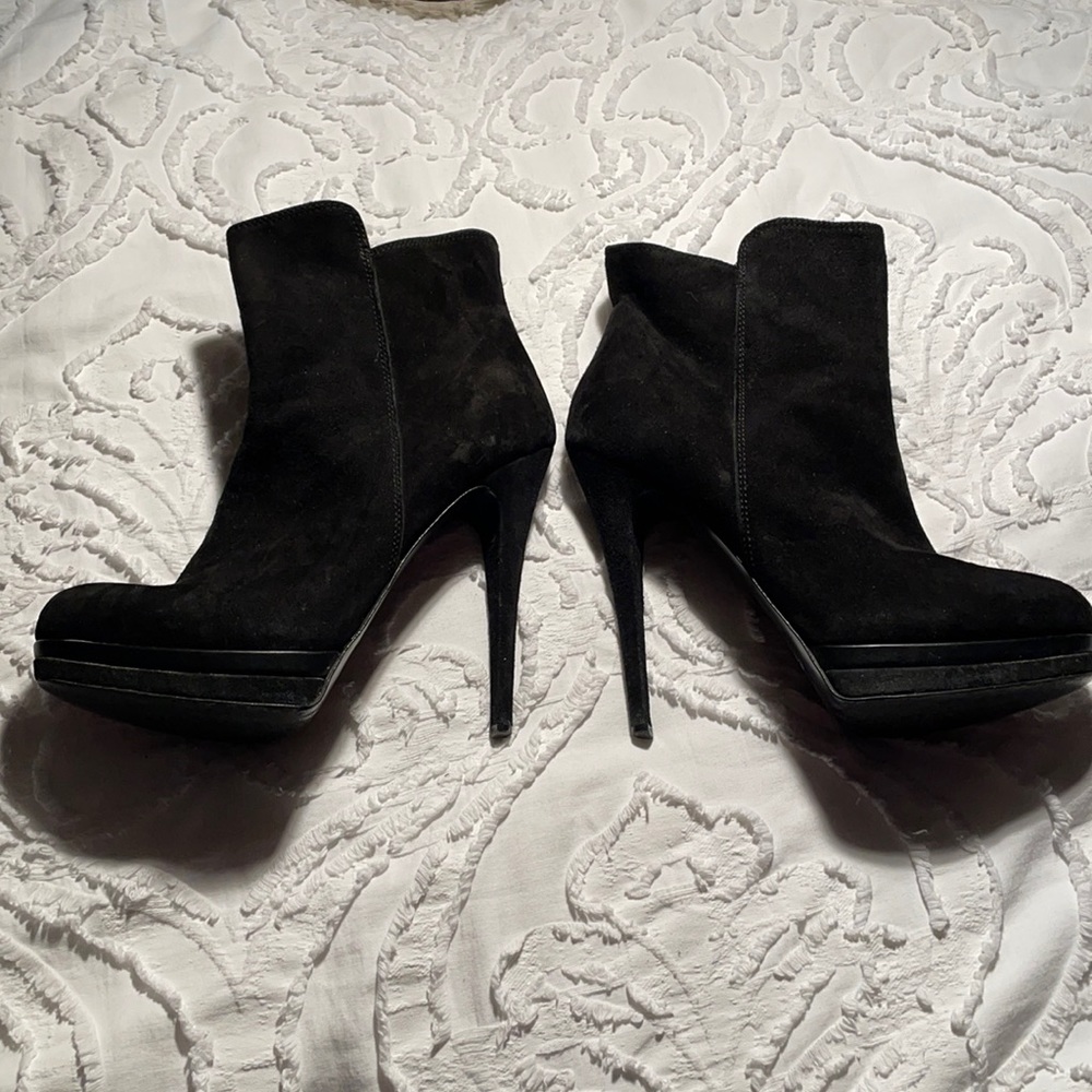 B2 heels
